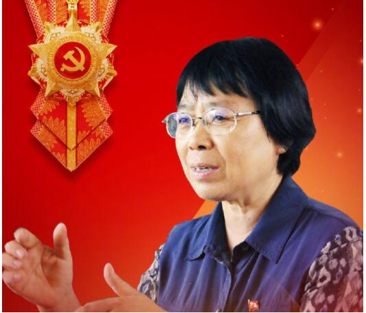 四史教育进行时学习先进模范张桂梅获得七一勋章把革命先辈的旗帜传扬